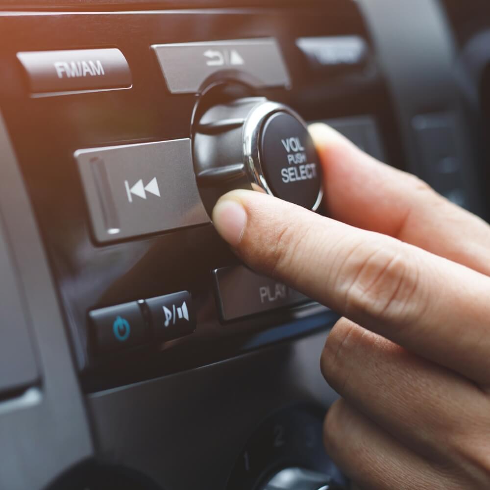 Auto radio i FM transmiteri